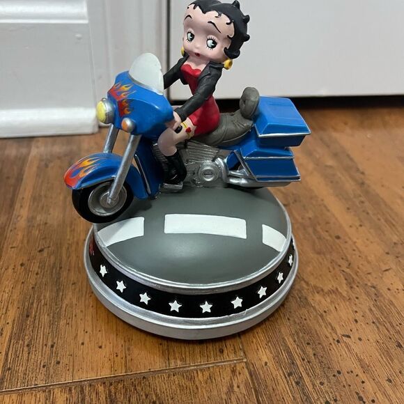 Vintage 2000 Betty Boop on Swaying Motorcycle Music Box - Picture 5 of 5